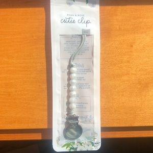 Pearl Gentry cutie clip